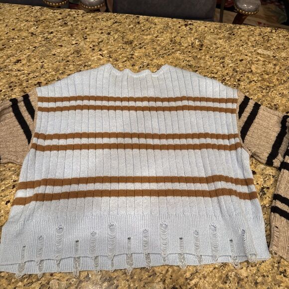 ' SO® Cropped Women’s Large Open-Stitch Hem Crewneck Sweater - Picture 7 of 10